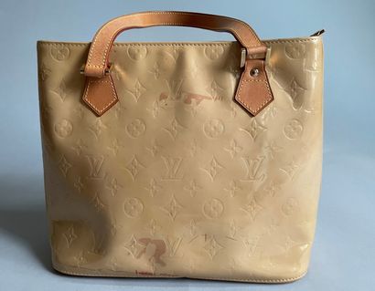 Louis VUITTON Circa 1999, 

Sac en cuir verni...