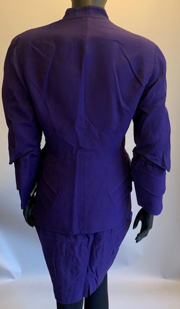 Thierry MUGLER

Tailleur en gabardine de...