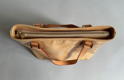 Louis VUITTON Circa 1999, 

Sac en cuir verni...