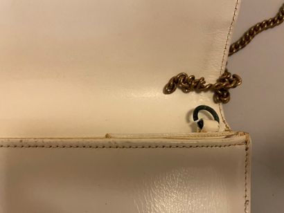 Jean PATOU

Sac en cuir blanc à fermeture...