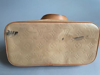 Louis VUITTON Circa 1999, 

Sac en cuir verni...