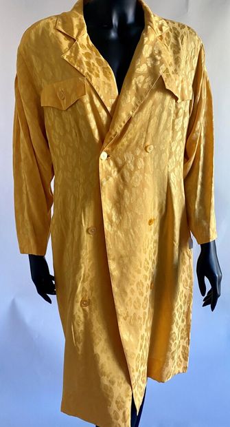 Christian DIOR Coordonnés

Robe en soie façonnée...
