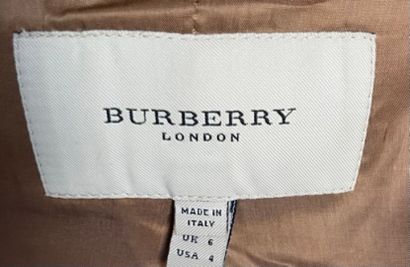 BURBERRY 

Tailleur en lainage chevrons beiges...