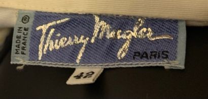 Thierry MUGLER

Lot comprenant une veste...