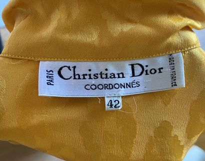 Christian DIOR Coordonnés

Robe en soie façonnée...