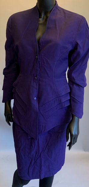 Thierry MUGLER

Tailleur en gabardine de...