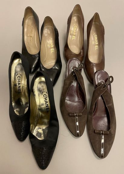 CHANEL

Lot composé de quatre paires d’escarpins...