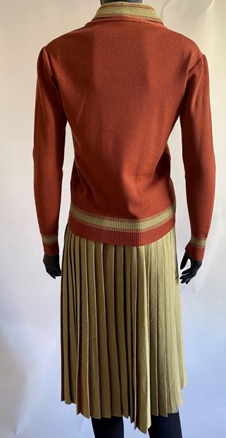 Nina RICCI Weekend 

Ensemble en lainage...