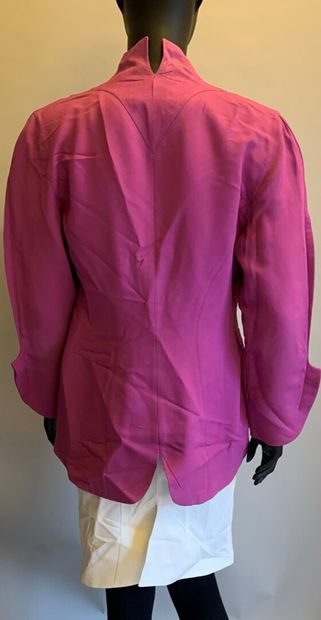 Thierry MUGLER

Lot comprenant une veste...