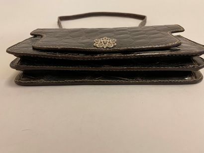 CELINE

Sac en cuir marron façon reptile,...