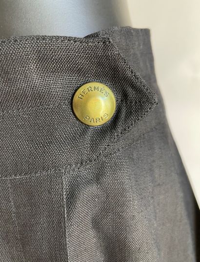HERMÈS Paris

Lot de trois jupes en lainage...