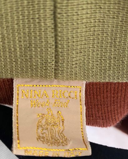 Nina RICCI Weekend 

Ensemble en lainage...