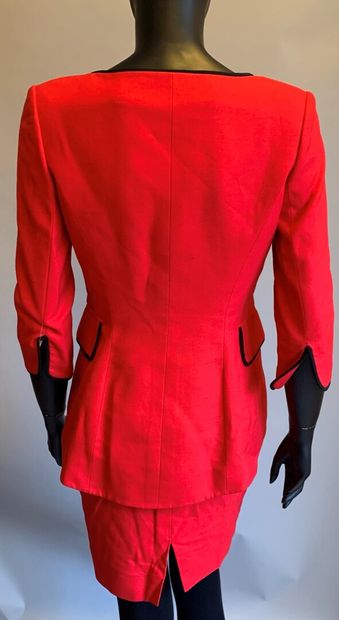 Christian DIOR Boutique

Tailleur en coton...