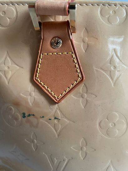 Louis VUITTON Circa 1999, 

Sac en cuir verni...
