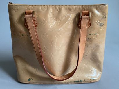 Louis VUITTON Circa 1999, 

Sac en cuir verni...