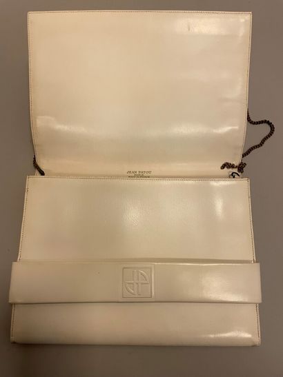 Jean PATOU

Sac en cuir blanc à fermeture...