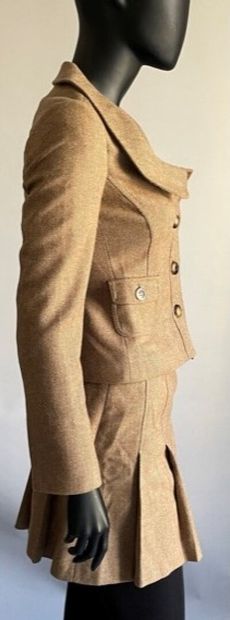 BURBERRY 

Tailleur en lainage chevrons beiges...