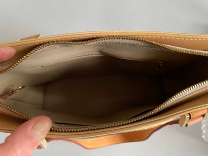 Louis VUITTON Circa 1999, 

Sac en cuir verni...