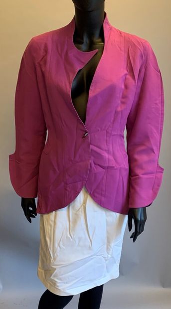 Thierry MUGLER

Lot comprenant une veste...