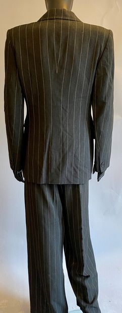 EMPORIO ARMANI

Lot composé de trois tailleurs,...