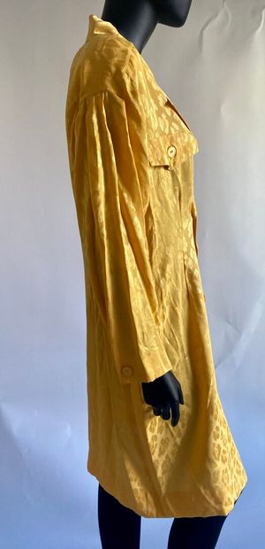 Christian DIOR Coordonnés

Robe en soie façonnée...