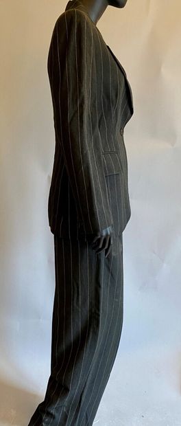 EMPORIO ARMANI

Lot composé de trois tailleurs,...