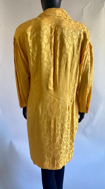 Christian DIOR Coordonnés

Robe en soie façonnée...