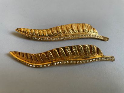 Anonyme

Lot de deux paires de broches de...