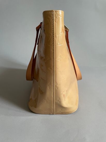 Louis VUITTON Circa 1999, 

Sac en cuir verni...
