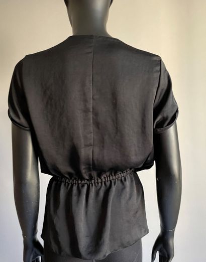 CARVEN

Top en mousseline noire, col V, manches...