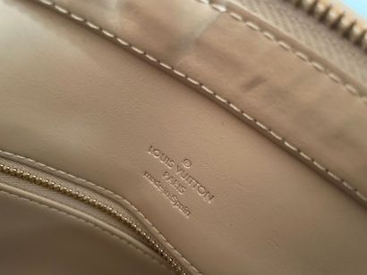 Louis VUITTON Circa 1999, 

Sac en cuir verni...