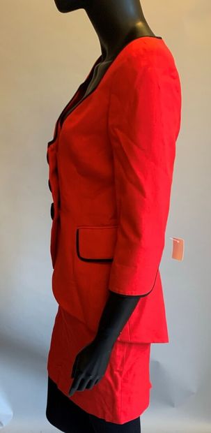 Christian DIOR Boutique

Tailleur en coton...