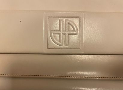 Jean PATOU

Sac en cuir blanc à fermeture...