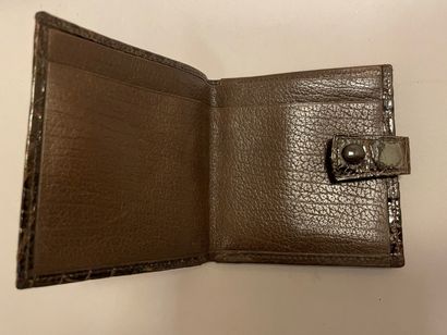 Jean PATOU

Sac en cuir marron façon reptile,...