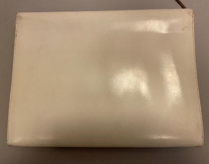 Jean PATOU

Sac en cuir blanc à fermeture...