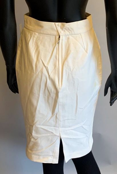 Thierry MUGLER

Lot comprenant une veste...