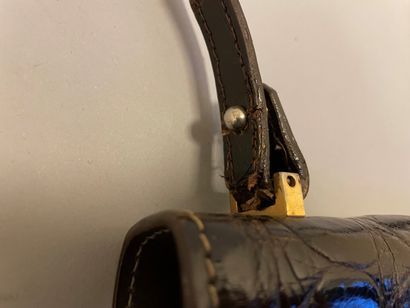 CELINE

Sac en cuir marron façon reptile,...