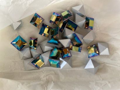 Stock de cristaux SWAROVSKI, plus de 120...