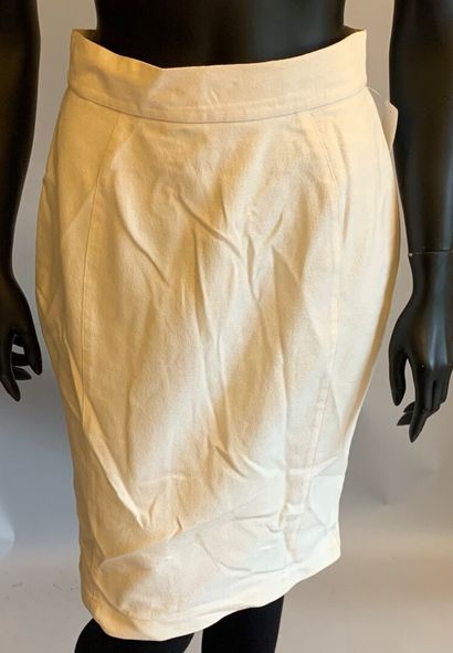 Thierry MUGLER

Lot comprenant une veste...