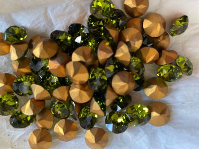 Stock de cristaux SWAROVSKI, plus de 120...