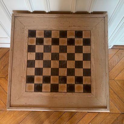 Game table in ceruse wood resting on sheath...