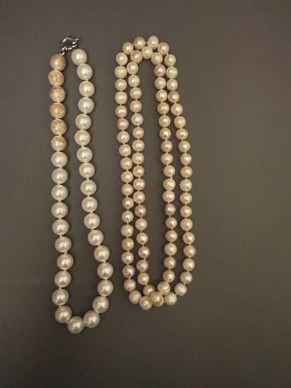 
Two fancy pearl necklaces.

Wear and te...