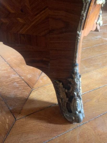 Veneered chest of drawers with five drawers,...