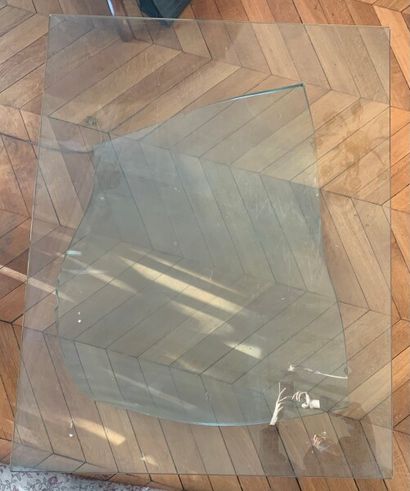 Glass coffee table.

Contemporary work.

Accident....