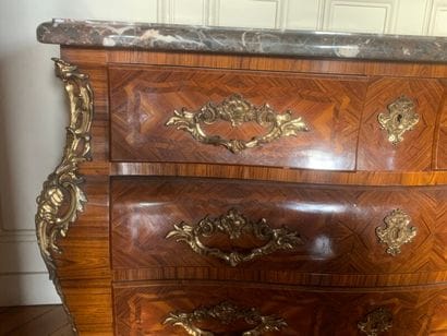 Veneered chest of drawers with five drawers,...