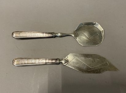 Art Deco cake serving set with silver handles...