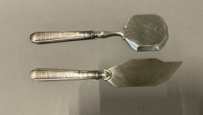Art Deco cake serving set with silver handles...