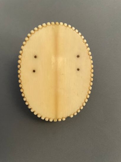 Oval medallion in ivory carved in high relief...