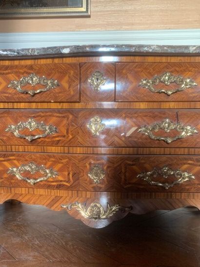 Veneered chest of drawers with five drawers,...