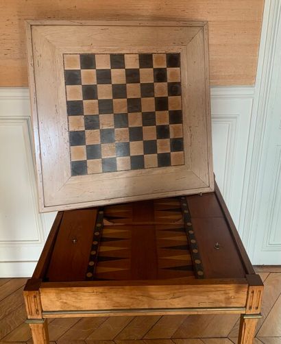 Game table in ceruse wood resting on sheath...